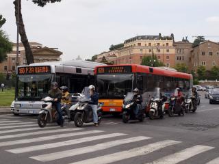 Bussen en trams in Rome